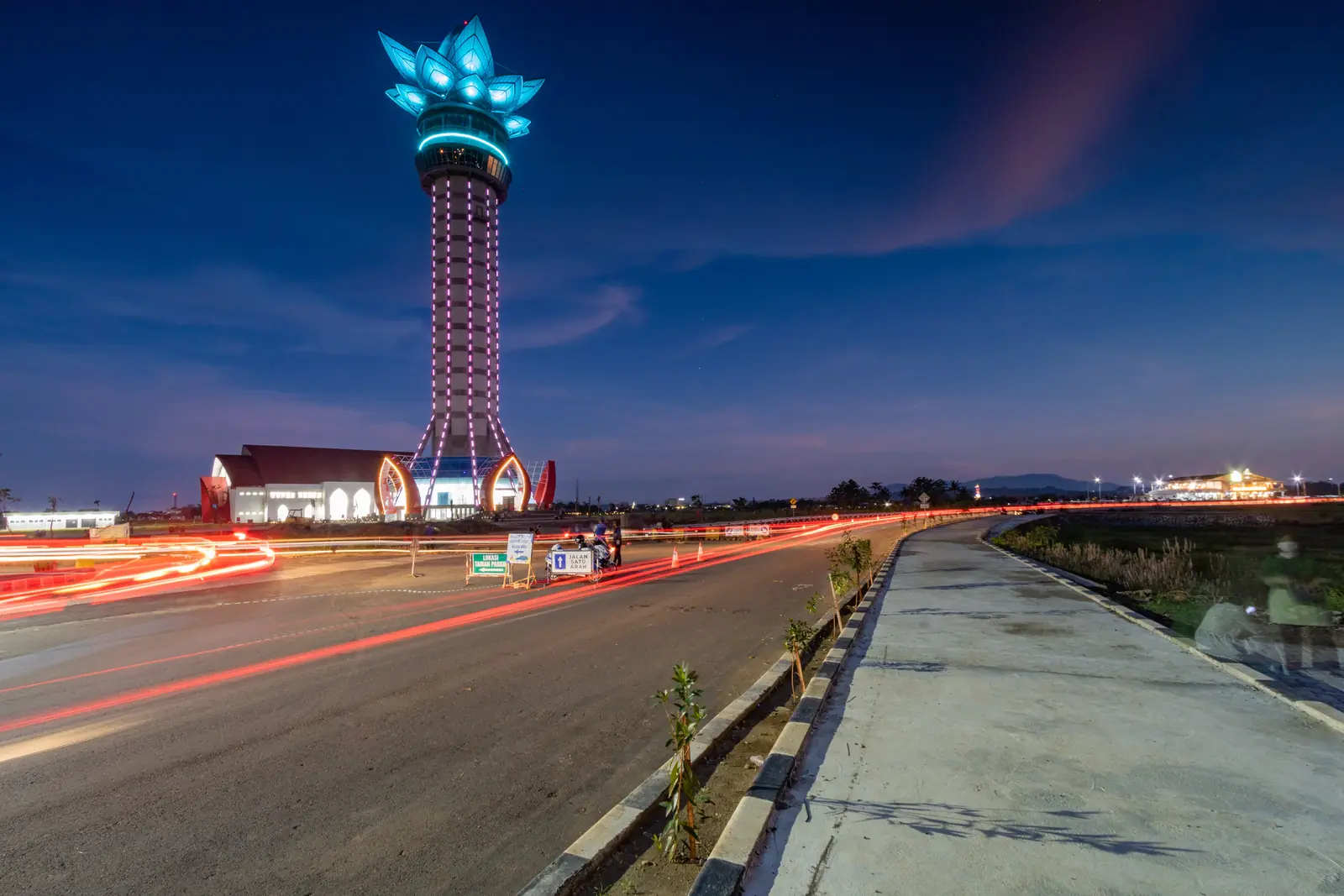 Menara Teratai — foto 2
